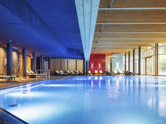 Mineral Therme Innenbecken ganz